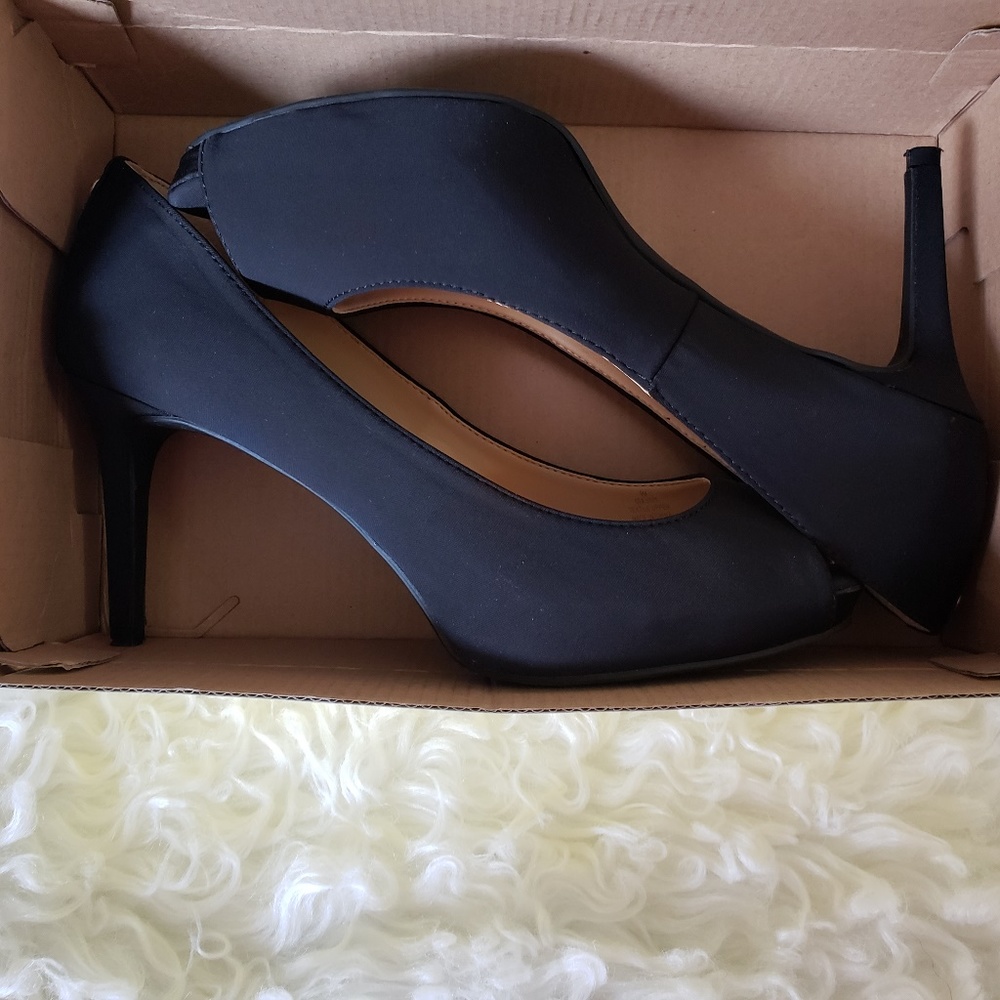 Liz Claiborne Black Heels size 9